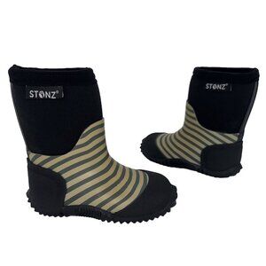 Stonz West all weather boot, kids size 4 unisex, NEVER WORN